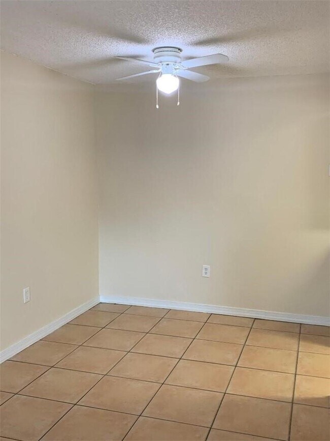 Foto del edificio - 7145 Miami Lakes Dr