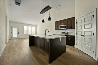 Building Photo - 109-111 Amberwood Ct