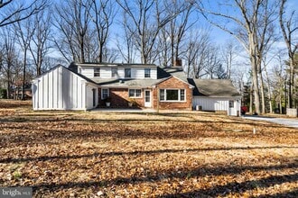 Building Photo - 310 Pine Tree Rd