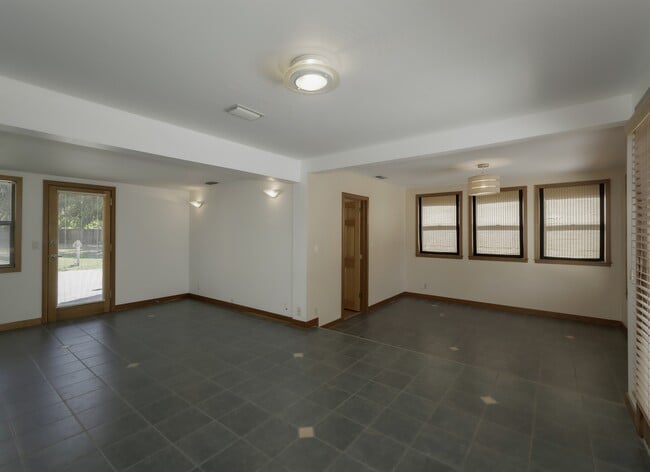 Foto del edificio - 1420 Alhambra Way S