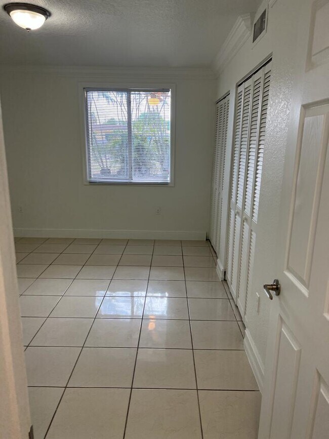 Foto del edificio - 6034 Forest Hill Blvd