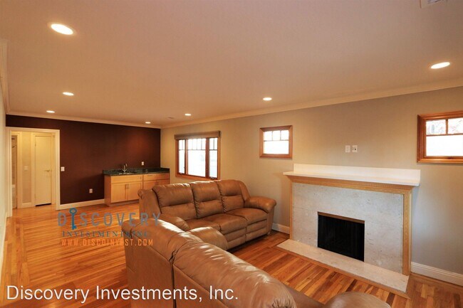 Foto del edificio - 3 br, 3 bath House - 407 Moraga Avenue