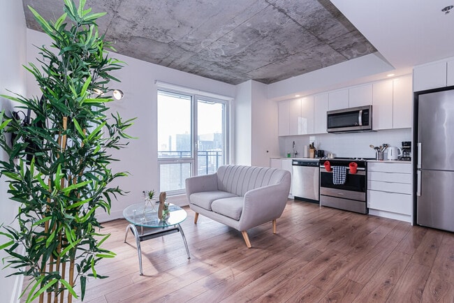 Building Photo - 1635 Rue Berri