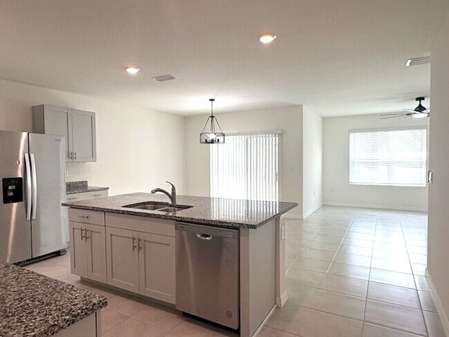 Building Photo - Beautiful 4 Bedroom Home in Ormond Station!