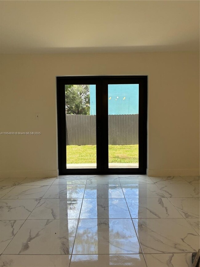 Foto del edificio - 153 NE 141st St