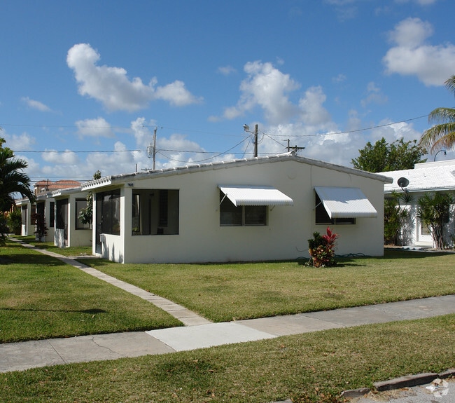 1730 Fletcher St - 1723 -1739 Moffett St