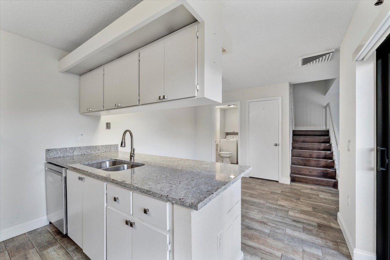 Foto principal - 557 Green Springs Pl