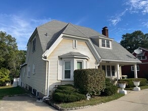 Building Photo - 112 Chicago Rd