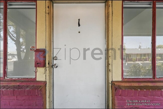 Building Photo - 139 W 18th St