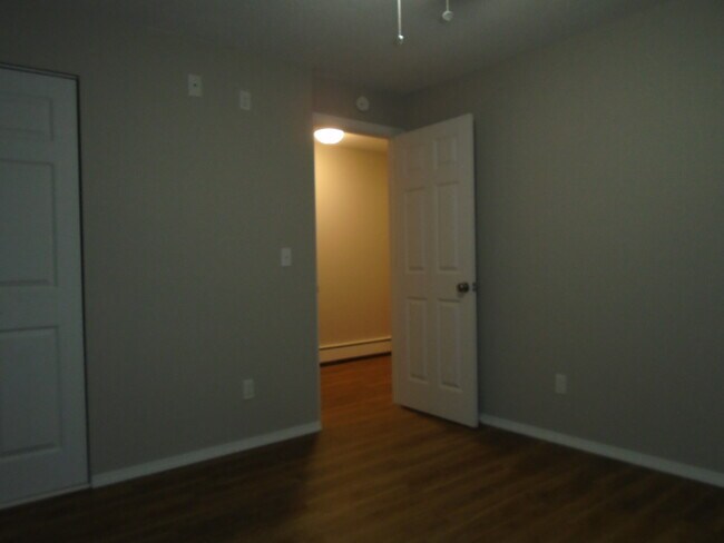 Foto del edificio - 110284 Village Rd