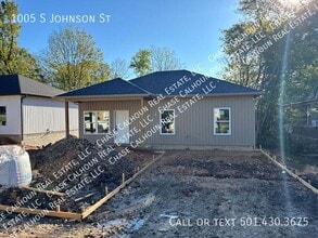 Building Photo - 1005 Johnson St