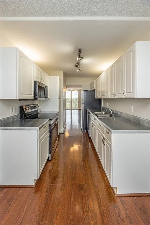 Building Photo - 250 Jacaranda Dr