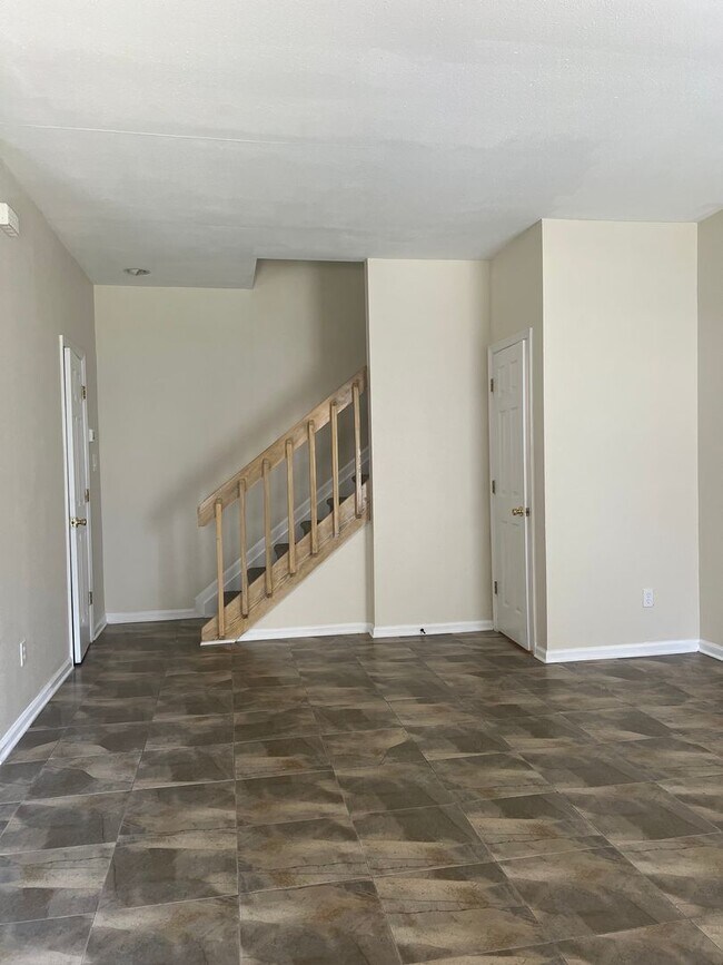 Building Photo - 205 Quarter Trail