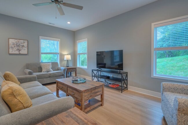 Interior Photo - The Summit At Uptown