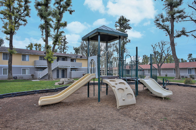 Building Photo - Silver Lake Apartments