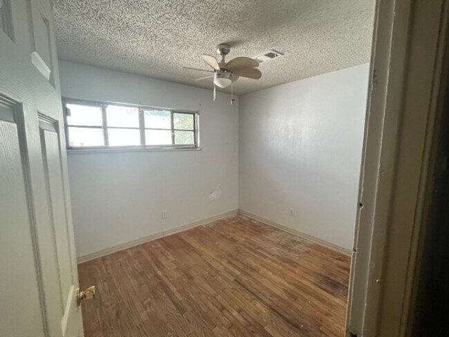Foto del edificio - 4409 S Travis St