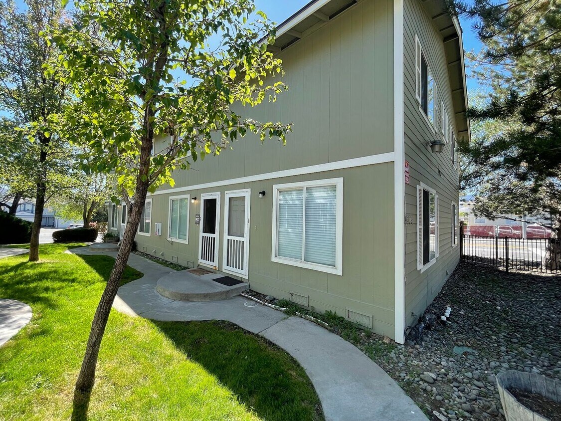Foto principal - 3905 Pheasant Dr