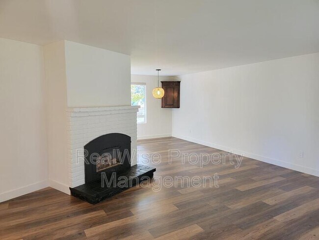 Foto del edificio - 61450 Little John Ln