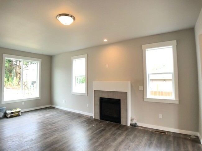 Foto del edificio - PowellHurst Home - 4 Bedrooms, 2.5 Baths 1...