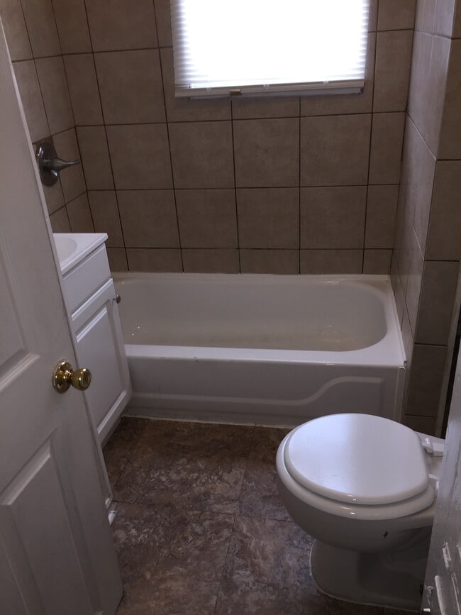 Bath - 1500 Piety St