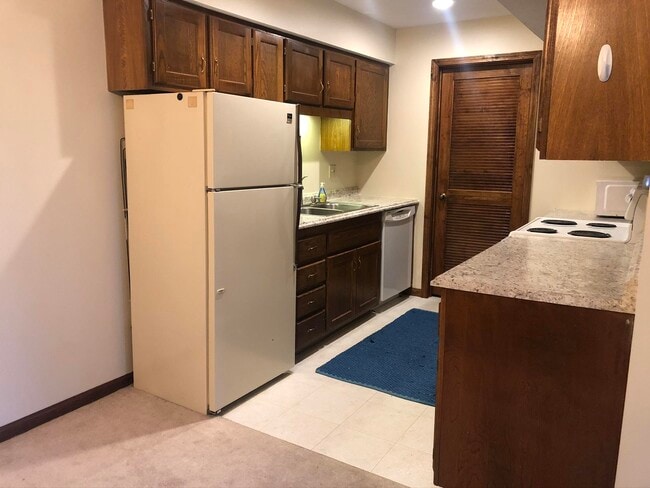 Building Photo - 2005 Waterfront Dr N