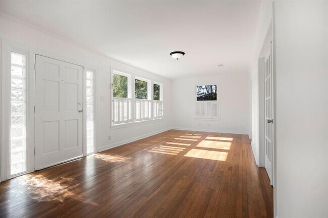 Foto del edificio - 1704 Northwood Rd