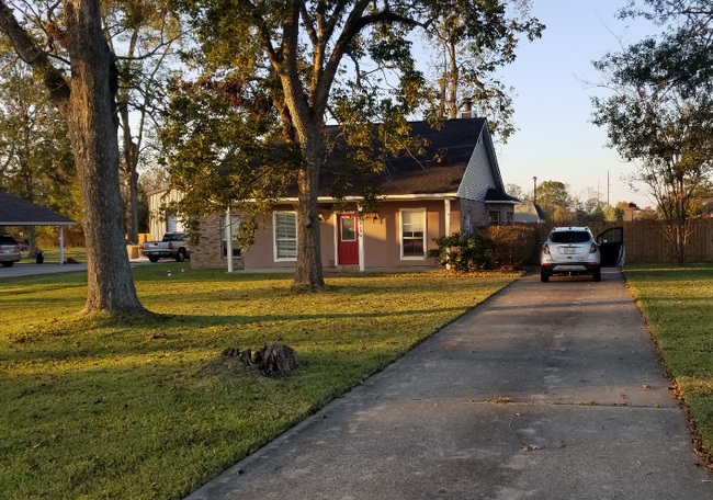Building Photo - 39276 Tommy Moore Rd