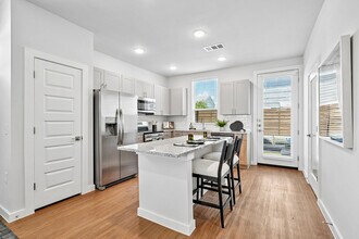 Building Photo - YardHomes Rowlett Creek