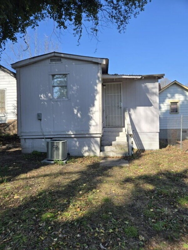 Building Photo - 2728 9th St