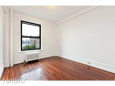 Building Photo - 788 Riverside Dr