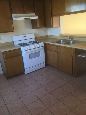 Foto del edificio - 4165 W Broadway