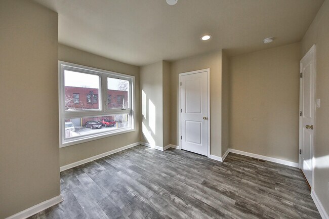 Building Photo - 5210 Pulaski Ave