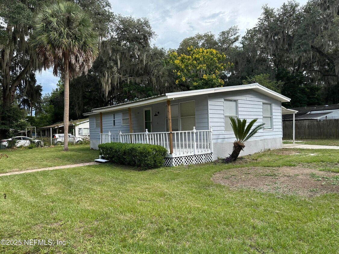 Foto principal - 1104 Harmony Dr N