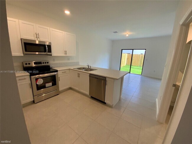 Building Photo - 3 br, 2.5 bath House - 11972 SW 244th Ln