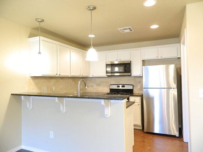 Building Photo - 4 Bed, 2 Bath with Storm Shelter and Large Backyard