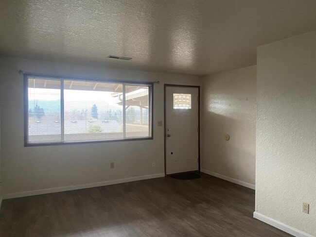 Building Photo - 2963 W Lorraine Ave