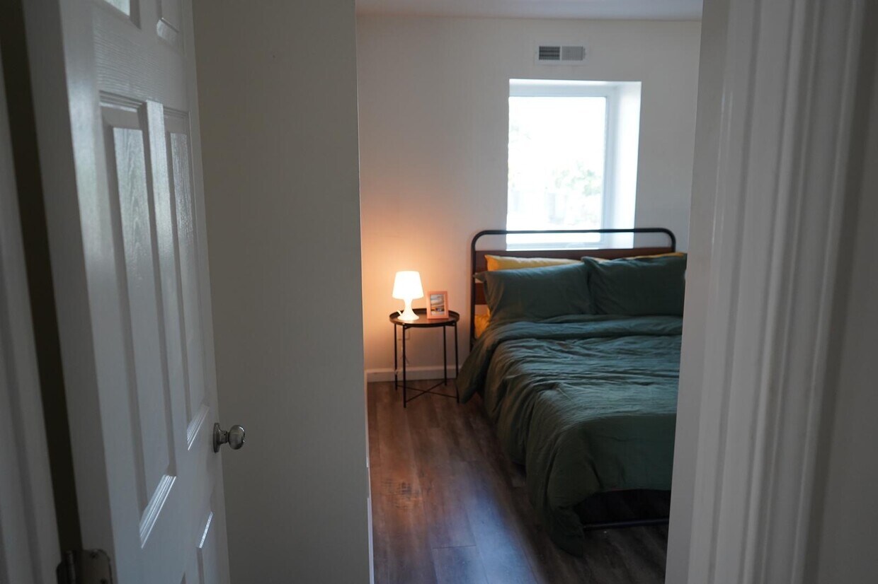 Modern chic 2 bed 1 bath in the heart of downtown Oakland - 2020 17th Ave