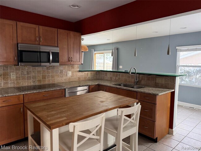 Building Photo - 3602 Elmhurst Ave