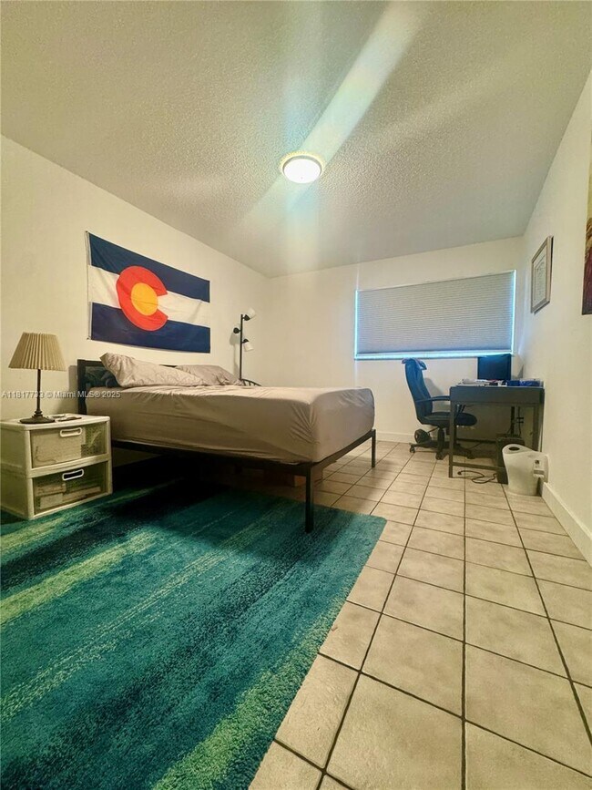 Foto del edificio - 807 NE 214th Ln
