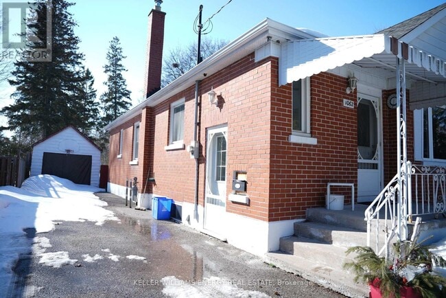 Building Photo - 1062 Hortop St