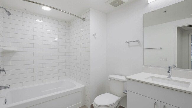 Baño - Park Place at San Mateo