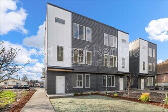 Building Photo - 1438 E 31st St