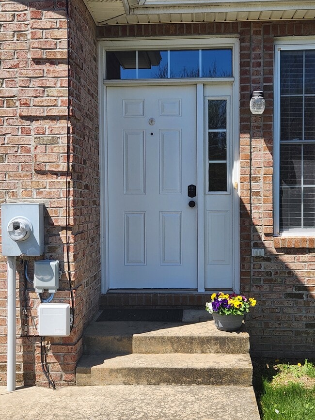 Font Door - 334 Lora Dr