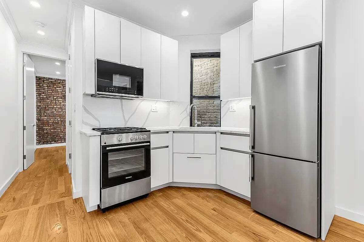 Building Photo - 829 Ninth Avenue