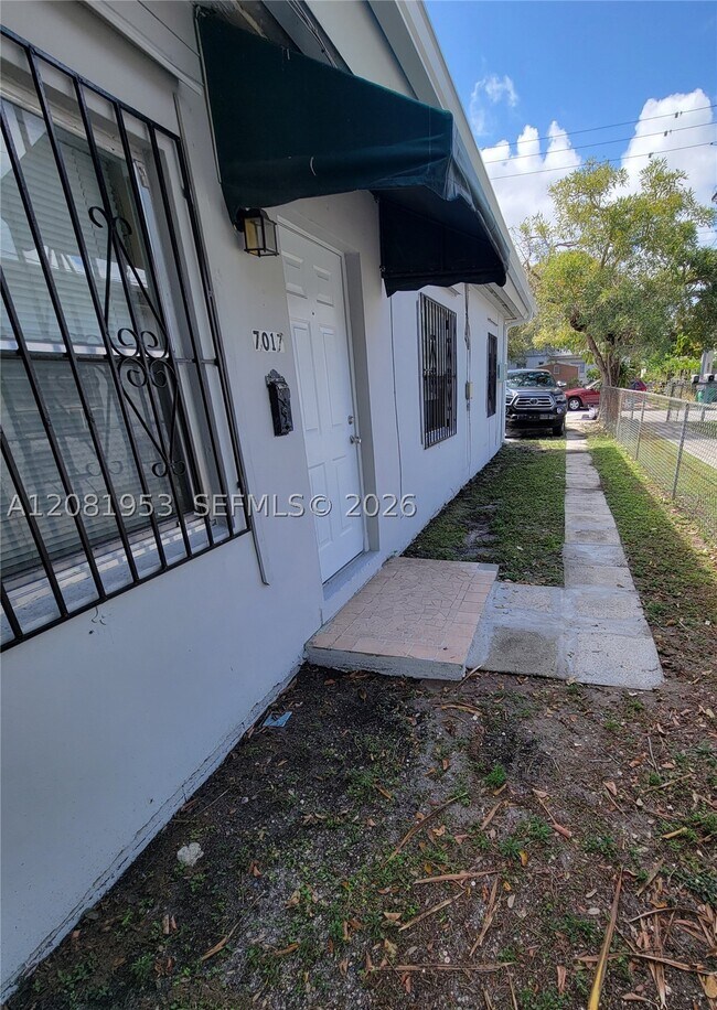 Foto del edificio - 7015 NW 4th Ct