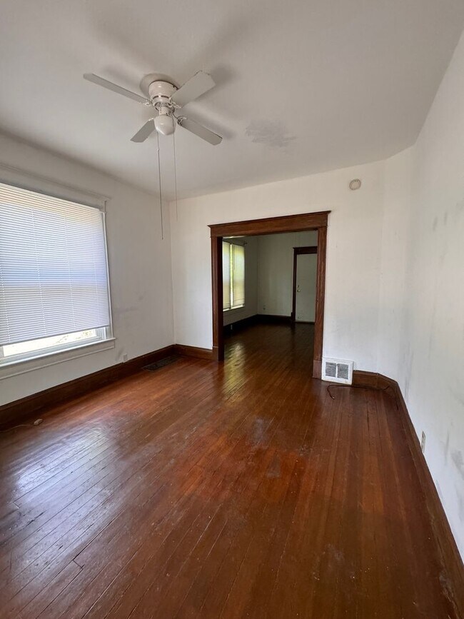 Foto del edificio - 3 bedroom 2 bathroom house. $1050.00