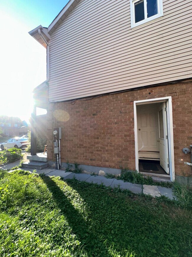 Building Photo - 31 Ladyburn Dr