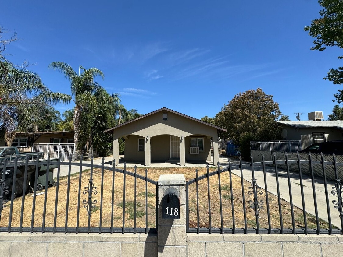 Primary Photo - Adorable 2 bedroom home in Oildale!