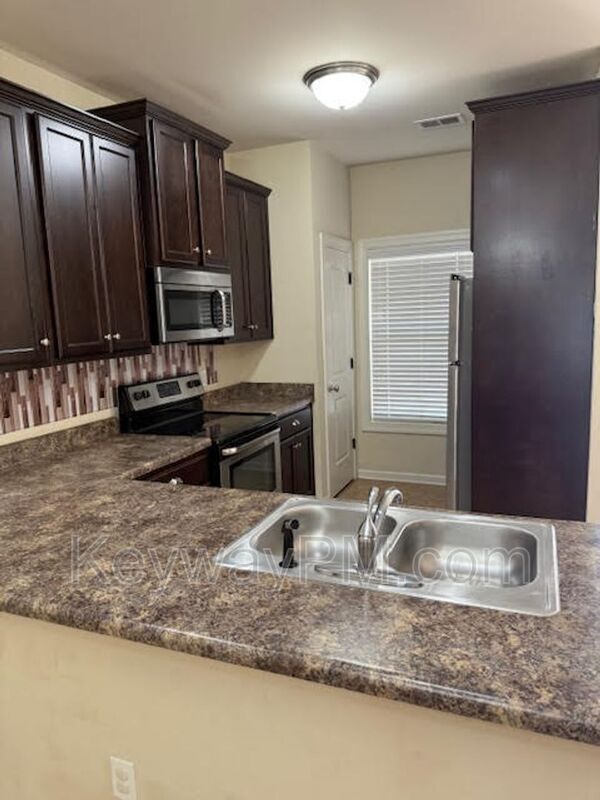 Building Photo - 921 Erika Ln