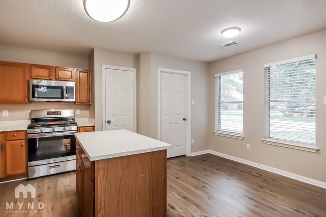 Building Photo - 598 Orangewood Dr